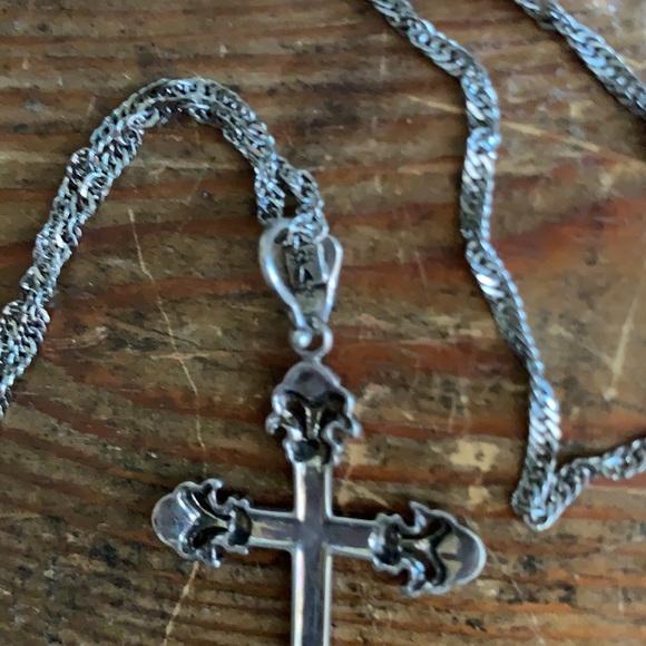 .925 Sterling Silver Cross + Chain - Picture 6 of 6